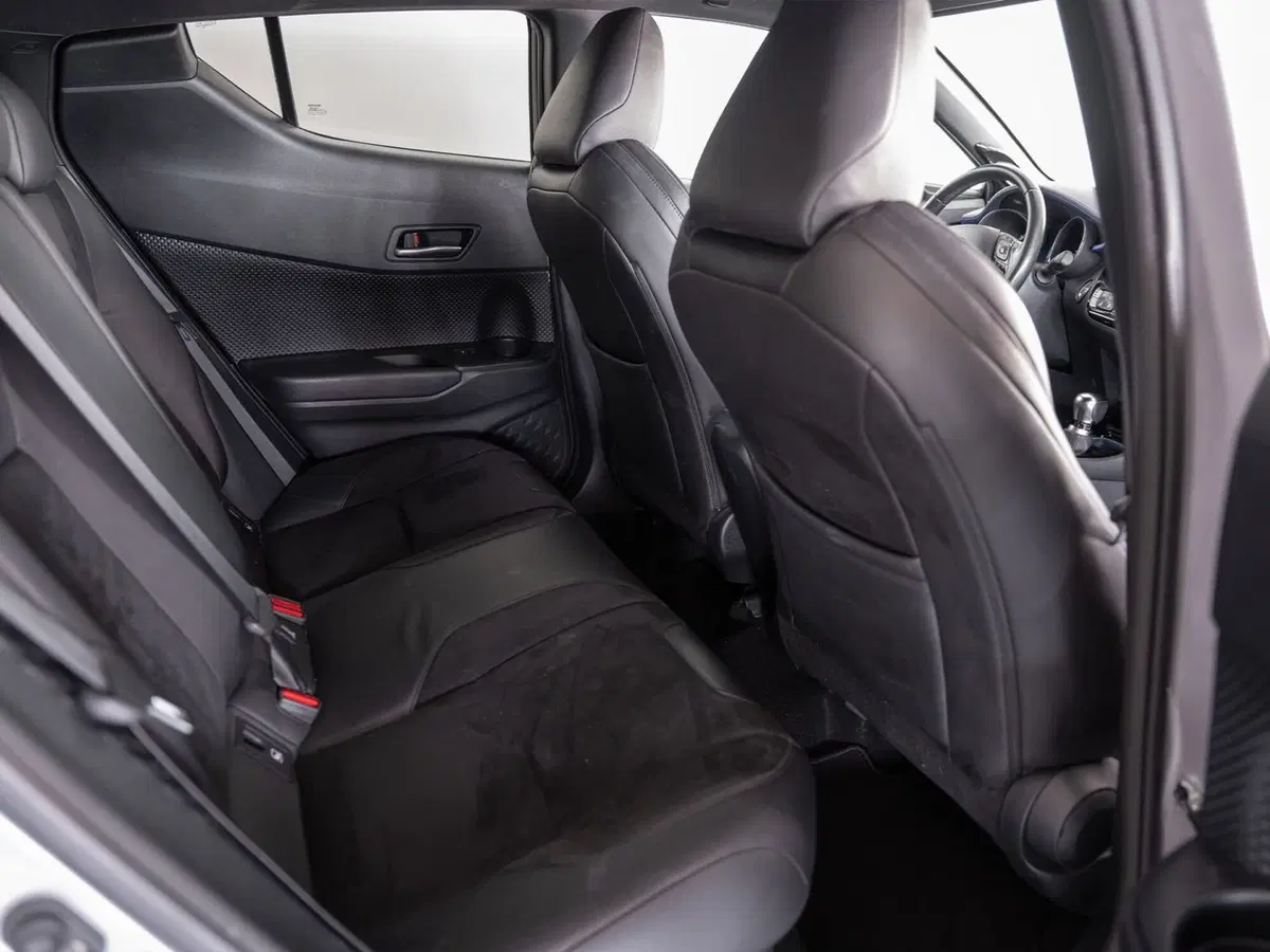 Toyota Toyota C-HR usata a Foggia (8)