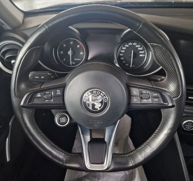 Alfa Romeo Giulia usata a Terni (12)