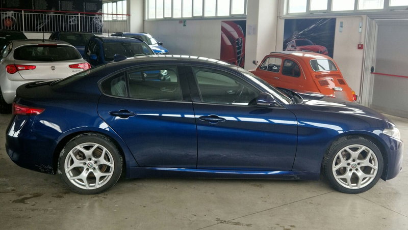 Alfa Romeo Giulia usata a Terni (6)