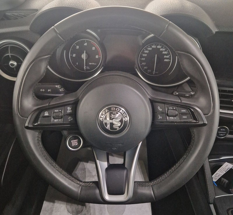Alfa Romeo Stelvio usata a Terni (12)
