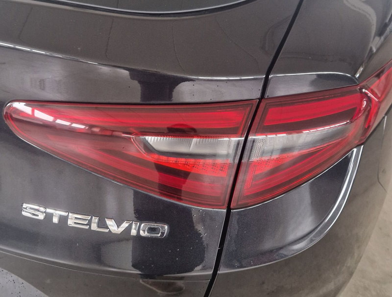 Alfa Romeo Stelvio usata a Terni (17)