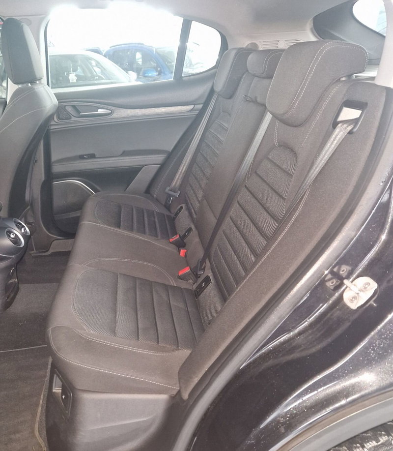 Alfa Romeo Stelvio usata a Terni (9)