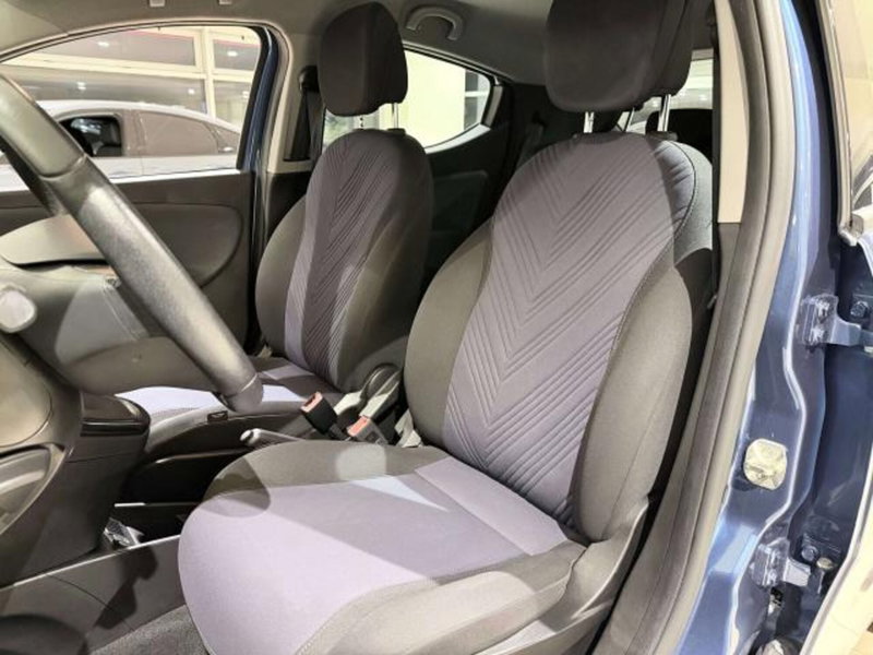 Lancia Ypsilon usata a Savona (10)