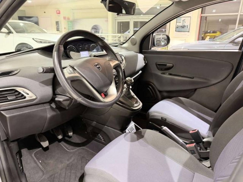 Lancia Ypsilon usata a Savona (11)