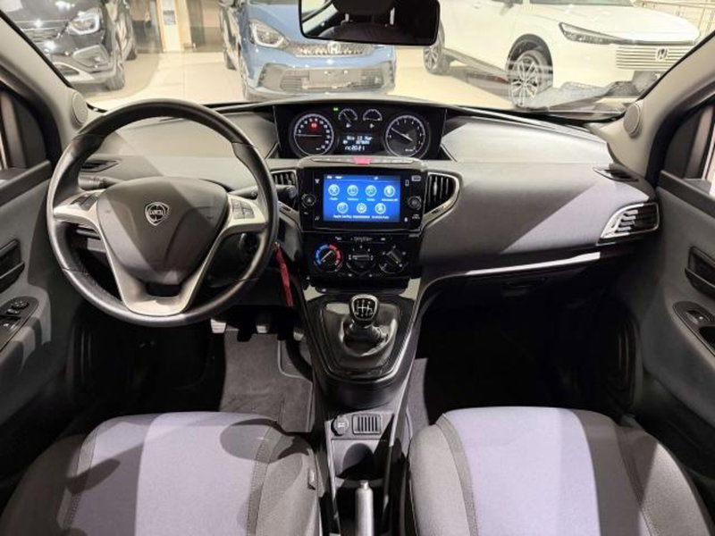 Lancia Ypsilon usata a Savona (13)