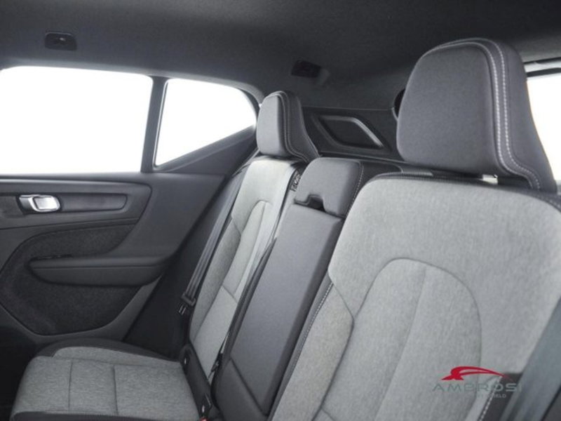 Volvo XC40 nuova a Perugia (8)