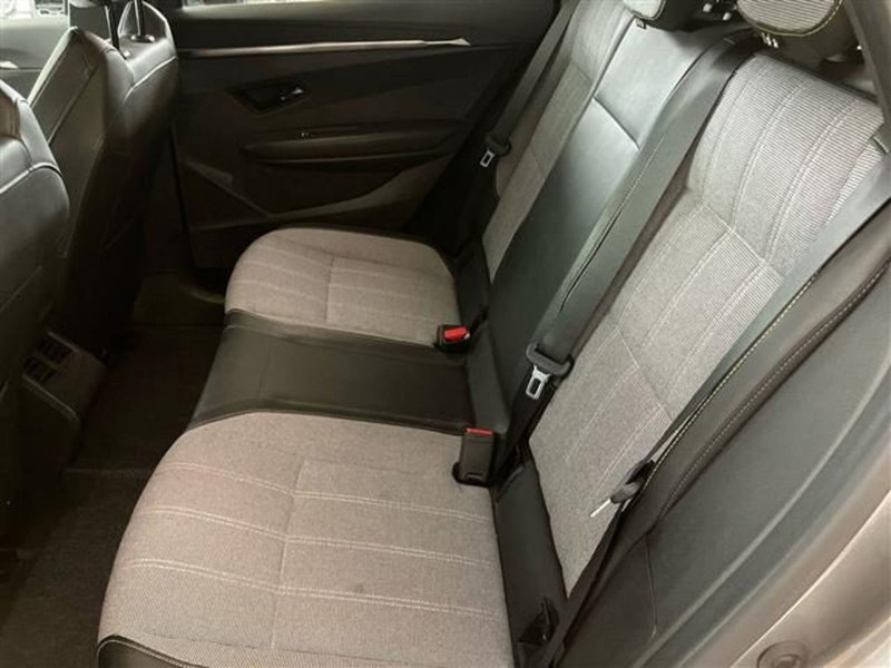 Renault Megane E-Tech Electric usata a Como (12)