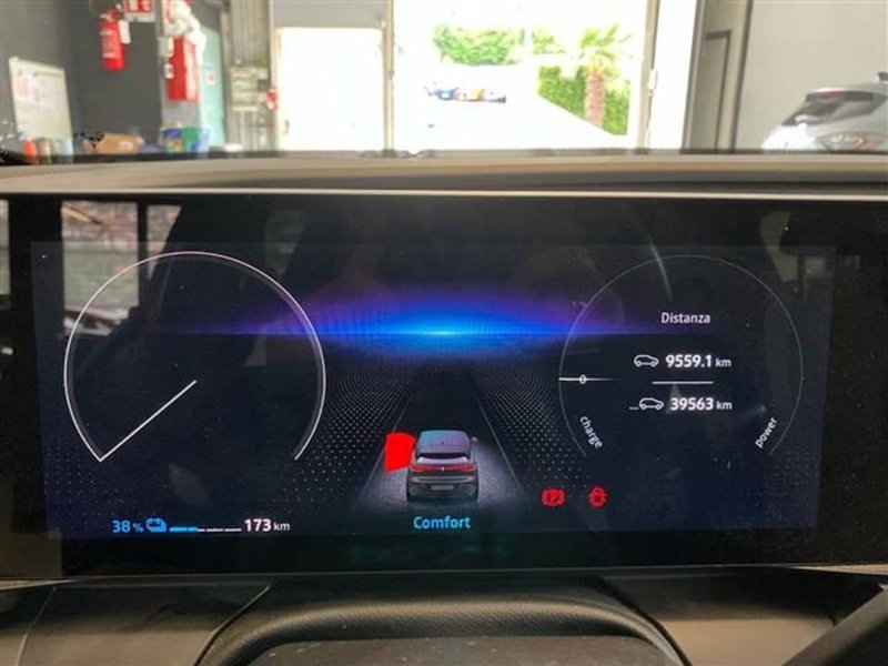 Renault Megane E-Tech Electric usata a Como (15)