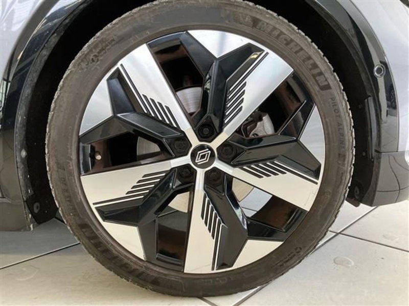 Renault Megane E-Tech Electric usata a Como (6)