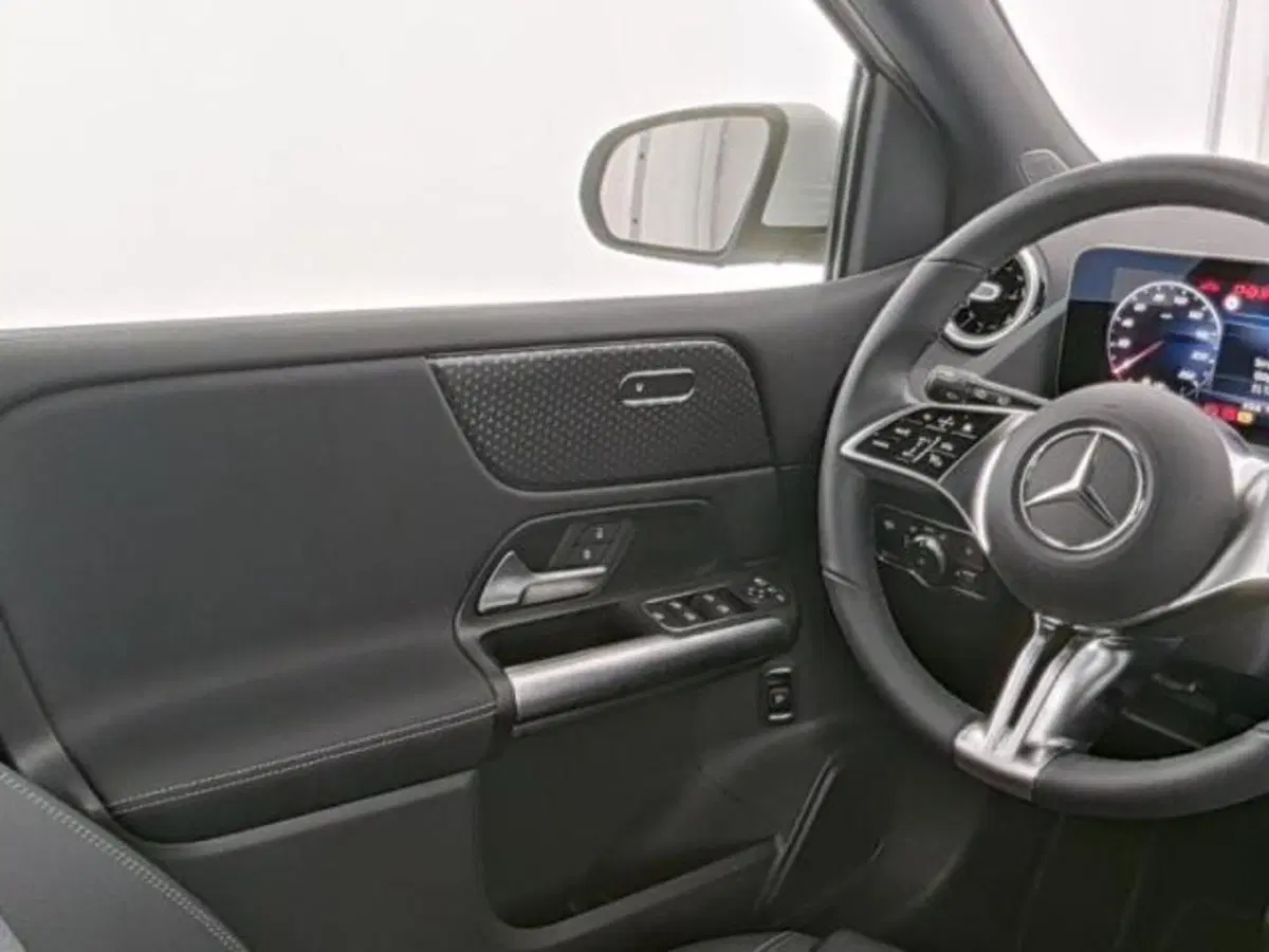 Mercedes-Benz Classe B usata a Milano (9)