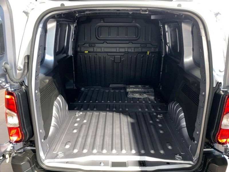 Peugeot Partner Furgone nuova a Torino (8)