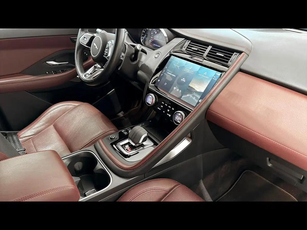 Jaguar E-Pace usata a Varese (13)