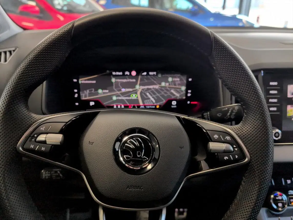 Skoda Karoq usata a Piacenza (12)