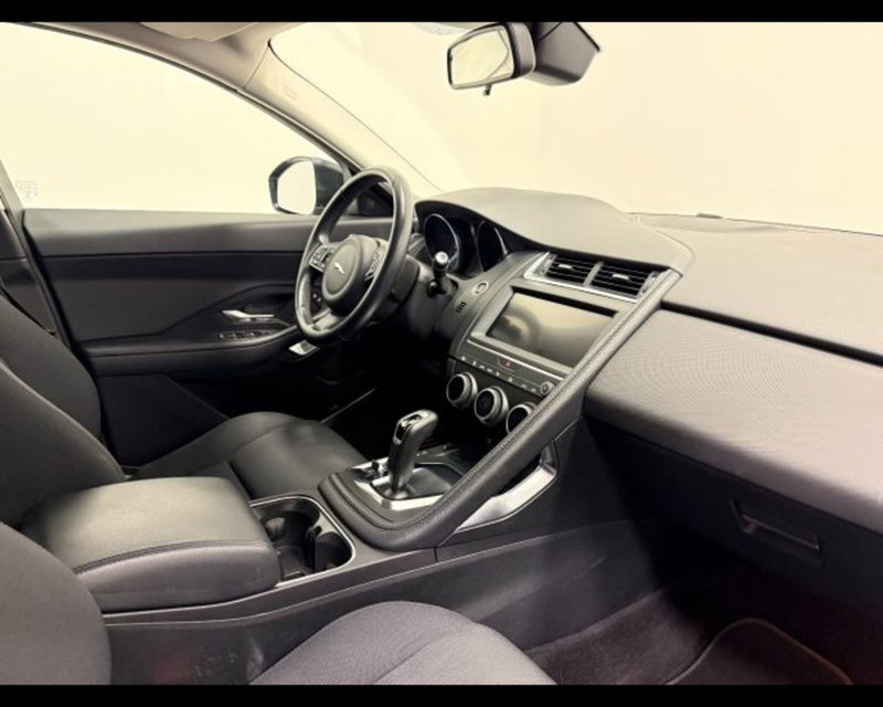 Jaguar E-Pace usata a Treviso (4)