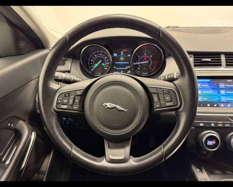 Jaguar E-Pace usata a Treviso (6)