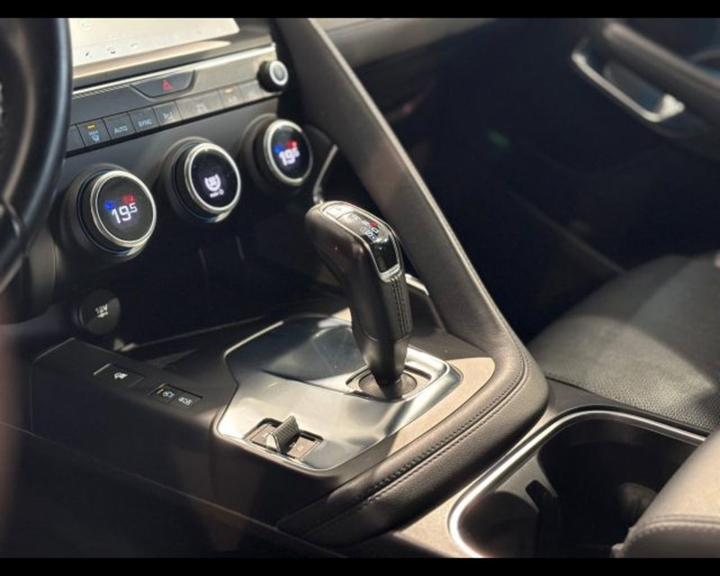 Jaguar E-Pace usata a Treviso (9)