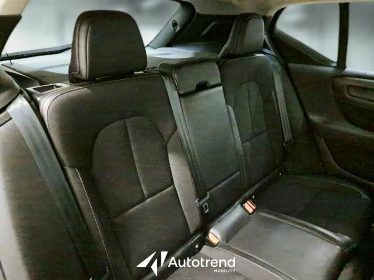 Volvo XC40 usata a Bari (11)
