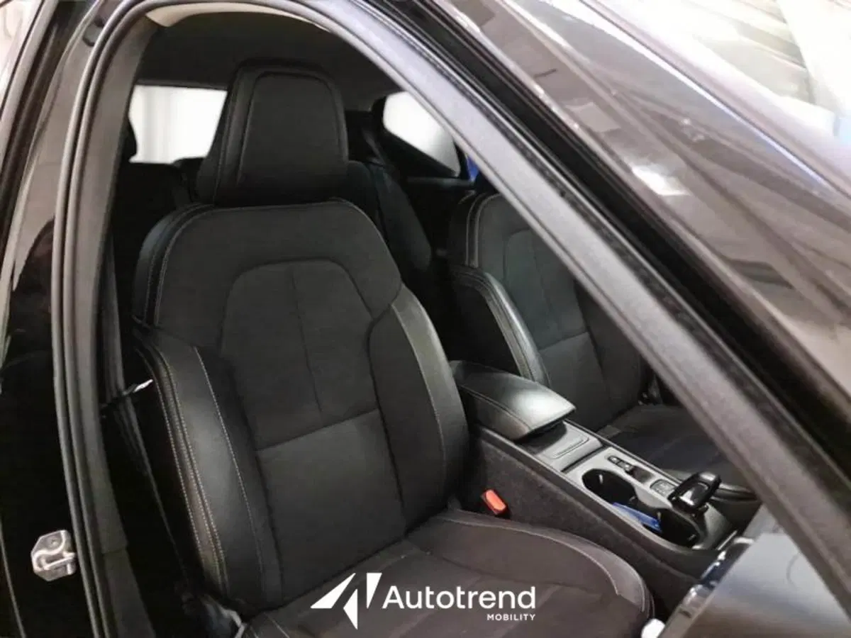 Volvo XC40 usata a Bari (9)