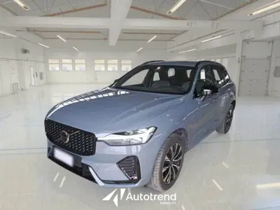 Volvo XC60 B4 (d) AWD automatico Plus Dark N1 del 2023 usata a Bari