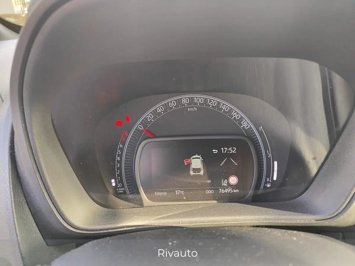 Toyota Aygo X usata a Como (7)