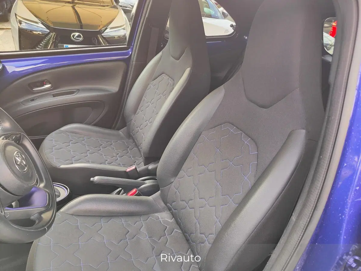 Toyota Aygo X usata a Como (8)