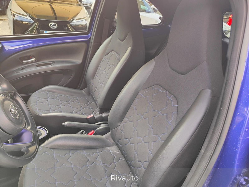 Toyota Aygo X usata a Como (8)