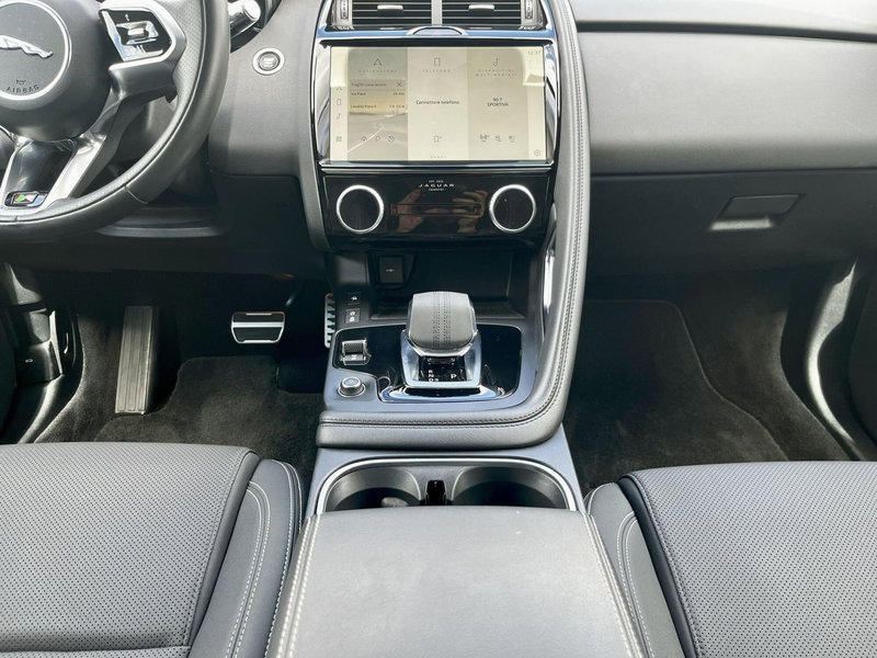 Jaguar E-Pace usata a Torino (11)
