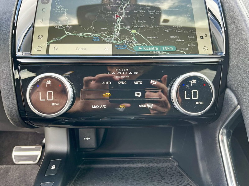 Jaguar E-Pace usata a Torino (13)