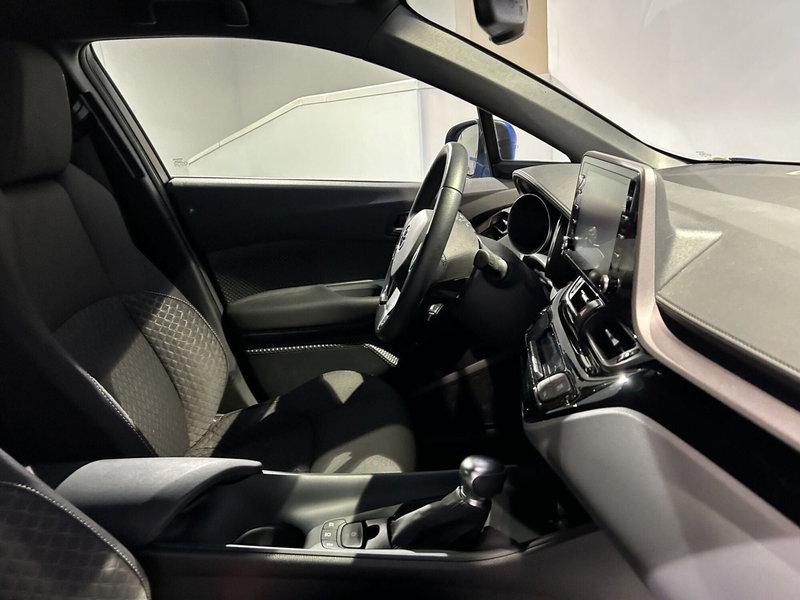 Toyota Toyota C-HR usata a Milano (7)