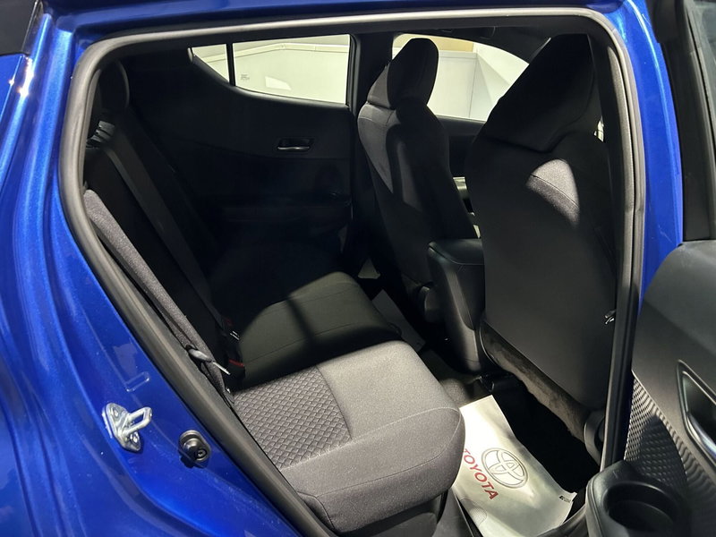 Toyota Toyota C-HR usata a Milano (8)