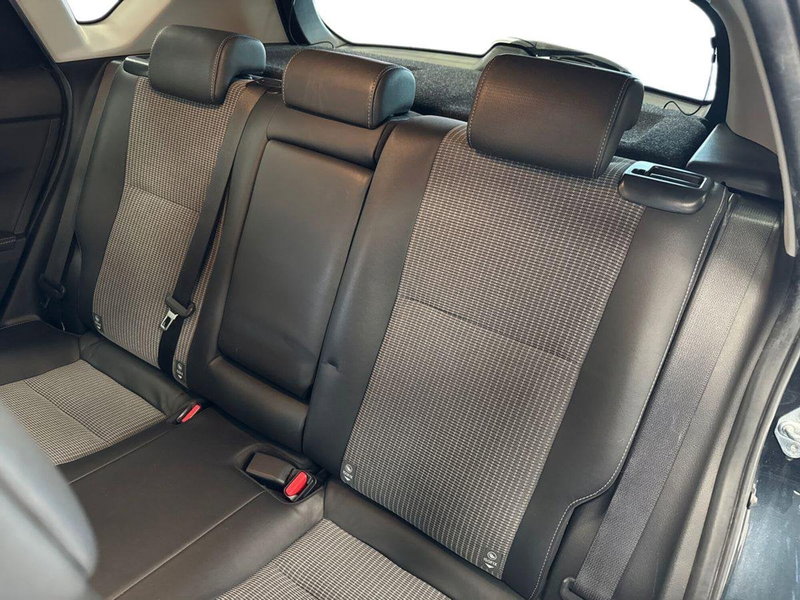 Toyota Auris usata a Prato (17)