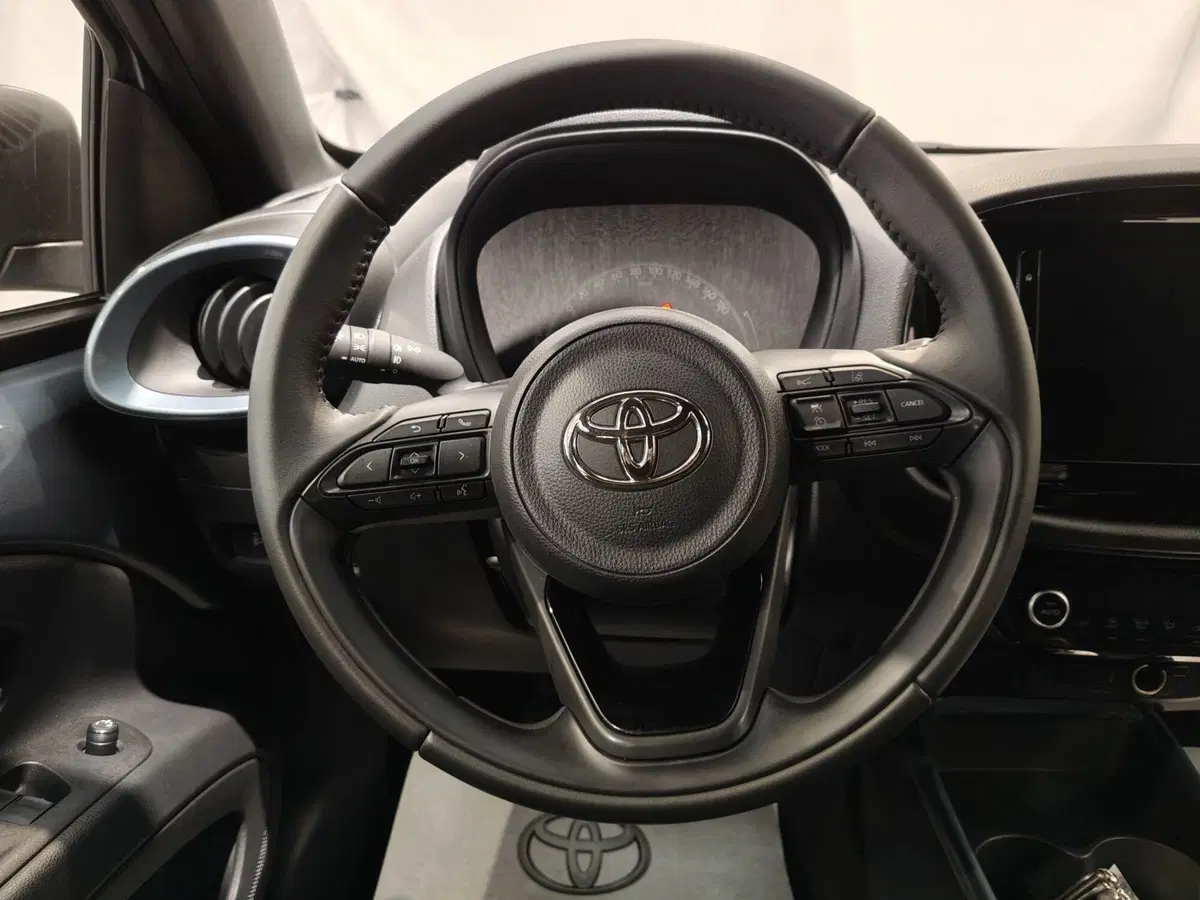 Toyota Aygo X usata a Frosinone (10)