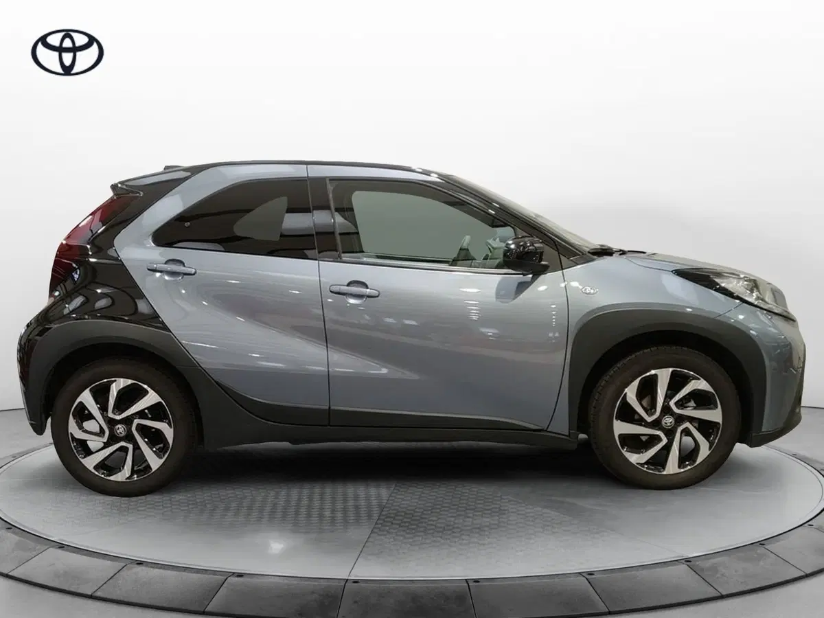 Toyota Aygo X usata a Frosinone (16)