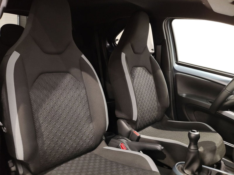 Toyota Aygo X usata a Frosinone (6)