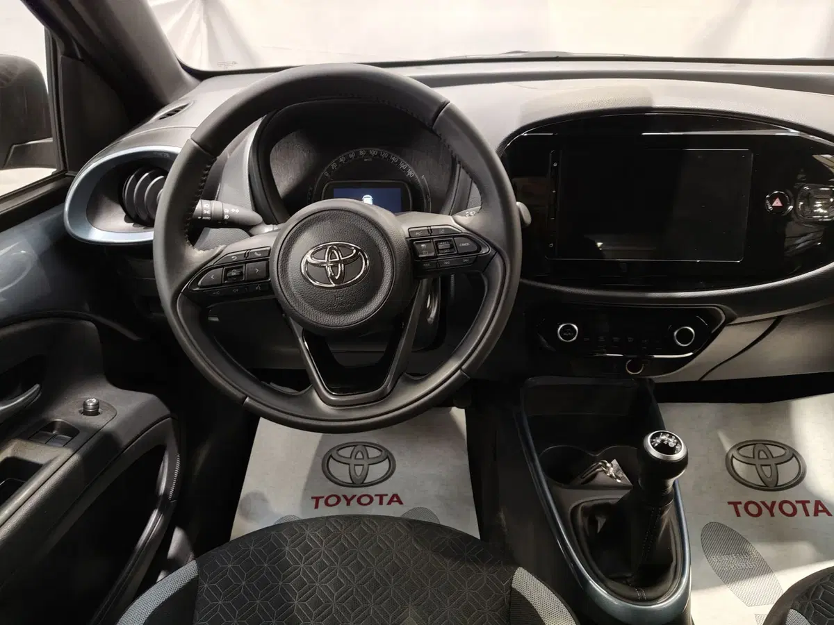 Toyota Aygo X usata a Frosinone (9)