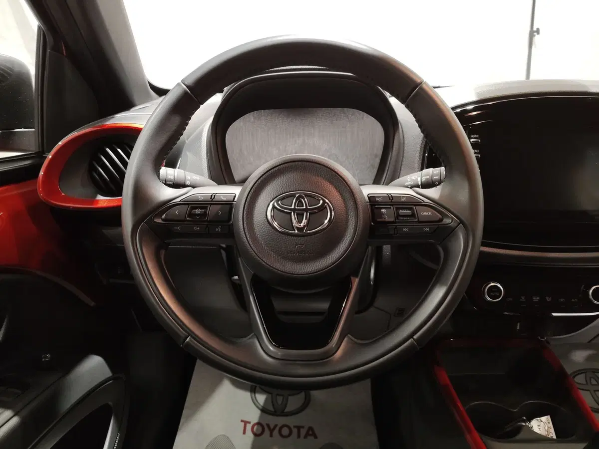 Toyota Aygo X usata a Frosinone (11)