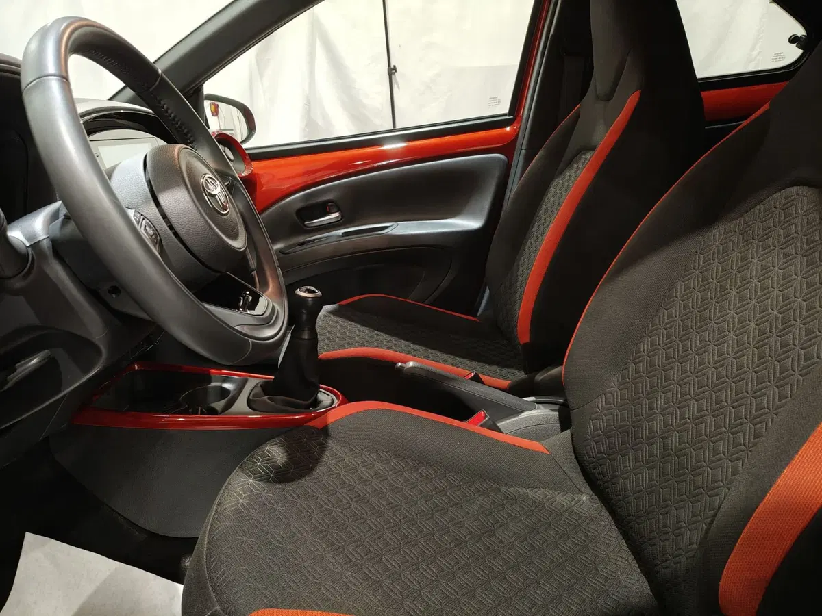 Toyota Aygo X usata a Frosinone (14)