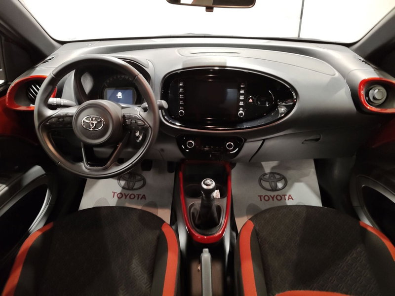 Toyota Aygo X usata a Frosinone (9)