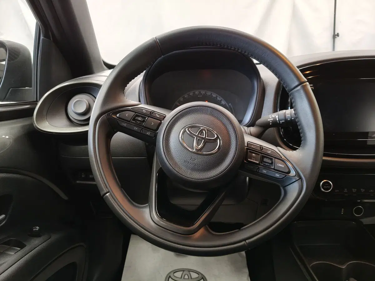Toyota Aygo X usata a Frosinone (11)
