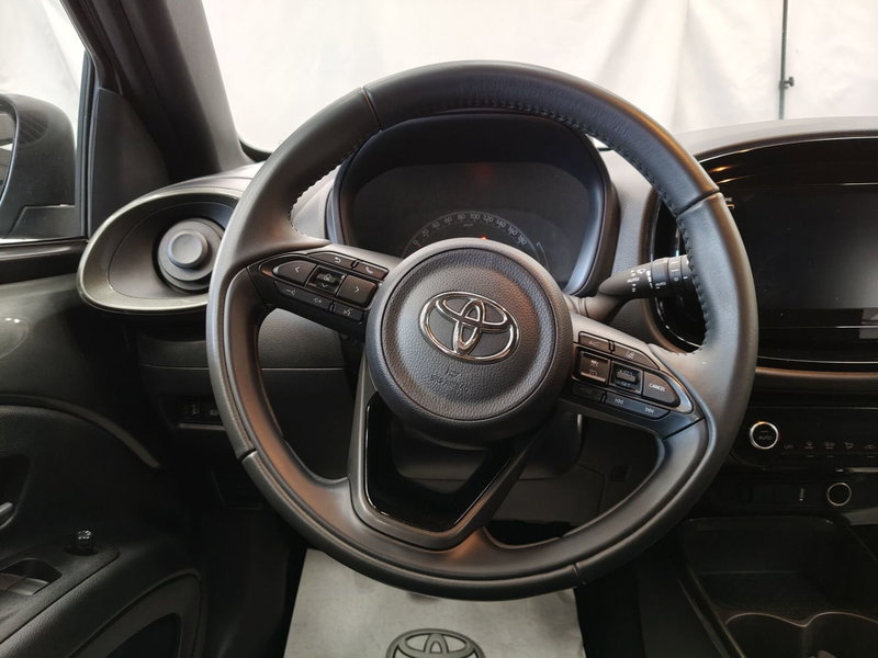 Toyota Aygo X usata a Frosinone (11)