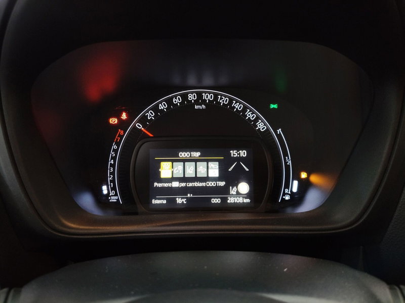 Toyota Aygo X usata a Frosinone (16)