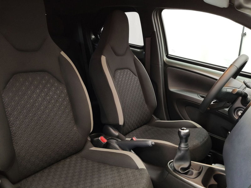 Toyota Aygo X usata a Frosinone (7)