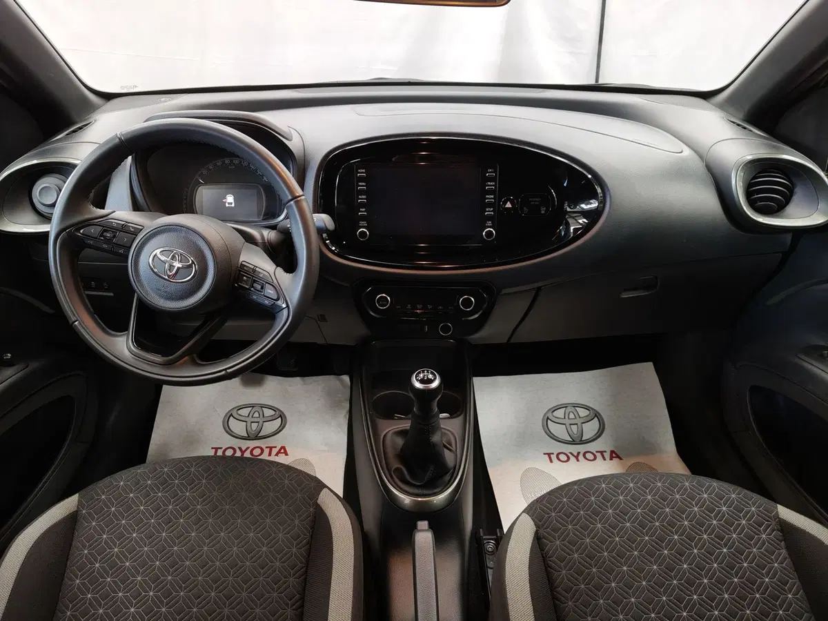 Toyota Aygo X usata a Frosinone (9)