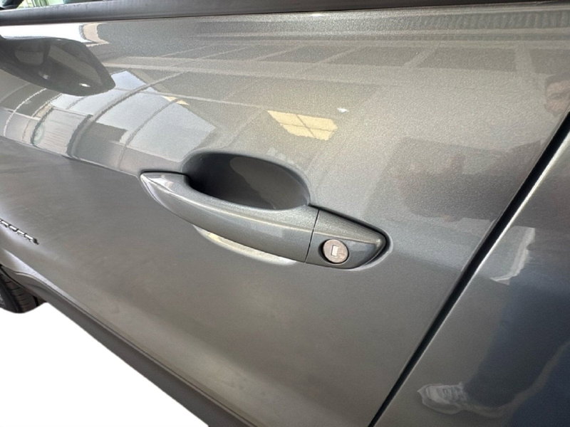 Jeep Avenger nuova a Caltanissetta (11)