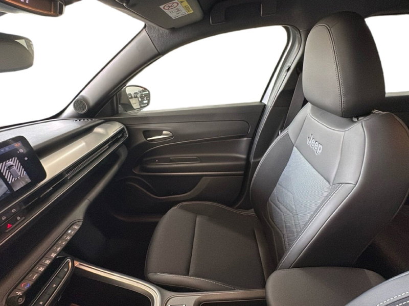 Jeep Avenger nuova a Caltanissetta (17)