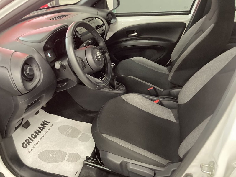 Toyota Aygo X usata a Pavia (11)
