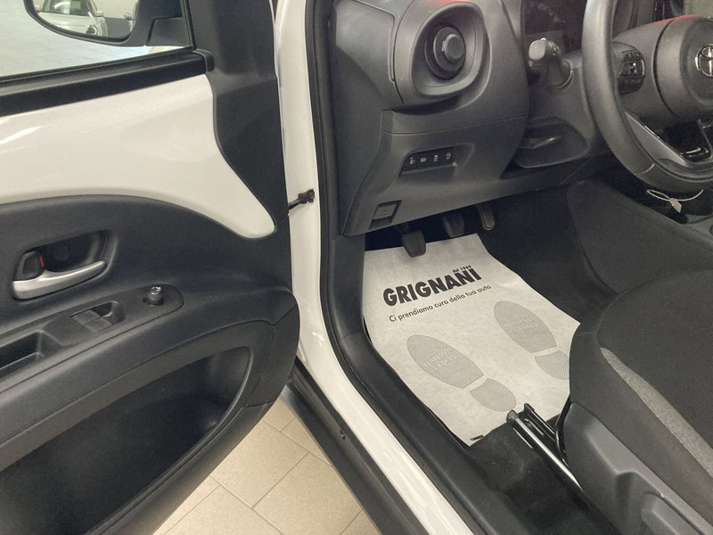 Toyota Aygo X usata a Pavia (13)