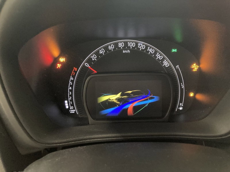 Toyota Aygo X usata a Pavia (14)