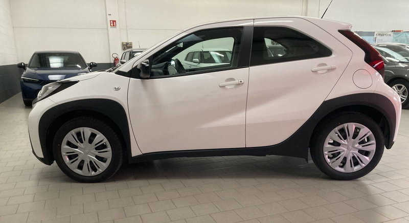 Toyota Aygo X usata a Pavia (8)
