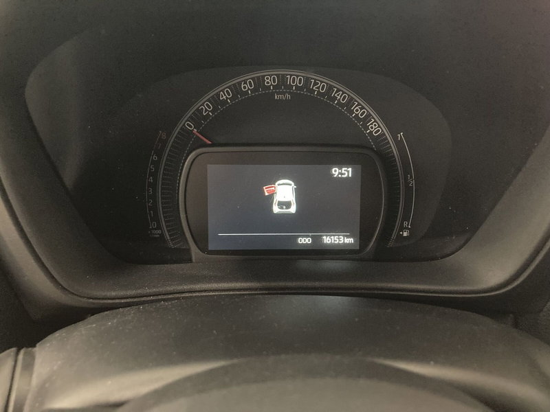 Toyota Aygo X usata a Pavia (9)